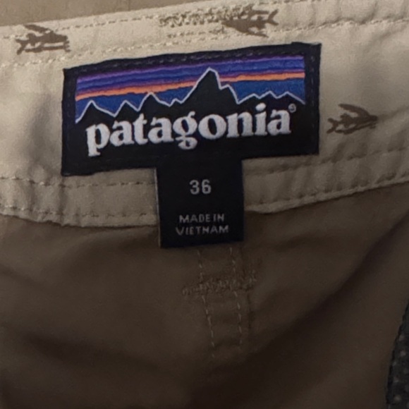 Patagonia Men's Tan Cargo Shorts - Picture 6 of 6